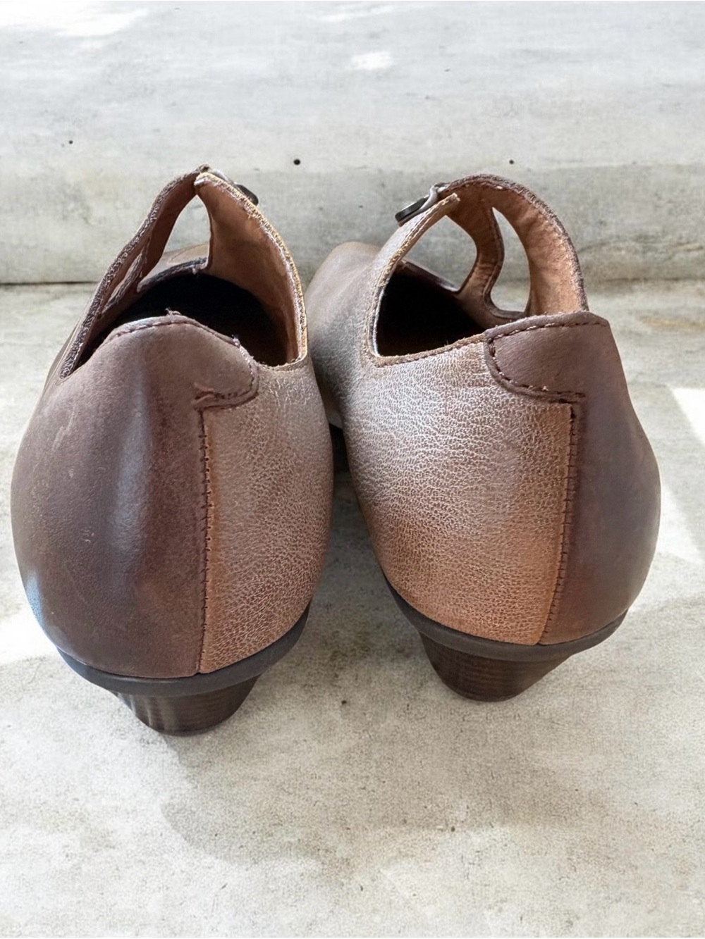 NWOT Aetrex Taupe Leather Low Heel Mary Jane’s Size 7 Artsy and Unique - Picture 5 of 11